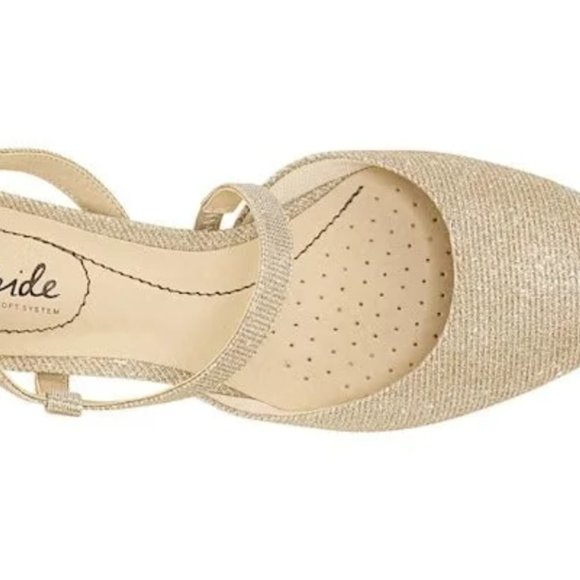 LifeStride Minimalist Women's Wide Width Dress Pumps - Picture 8 of 10